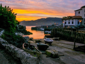 Hotel El Puerto - Hotel & Self-Catering in Mundaka, Basque Country
